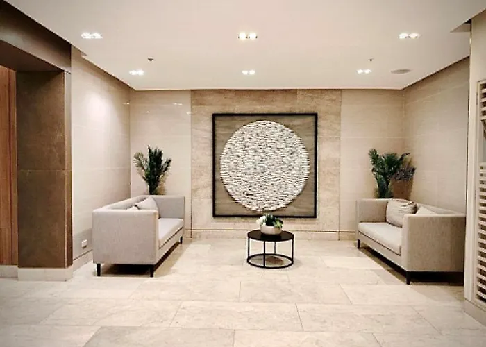 Apartment Simply Modern Staycation - 1br Pool View Walkable To Moa-shore3 Tower4 Manila