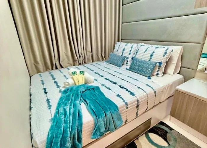 Apartment Simply Modern Staycation - 1br Pool View Walkable To Moa-shore3 Tower4 Manila
