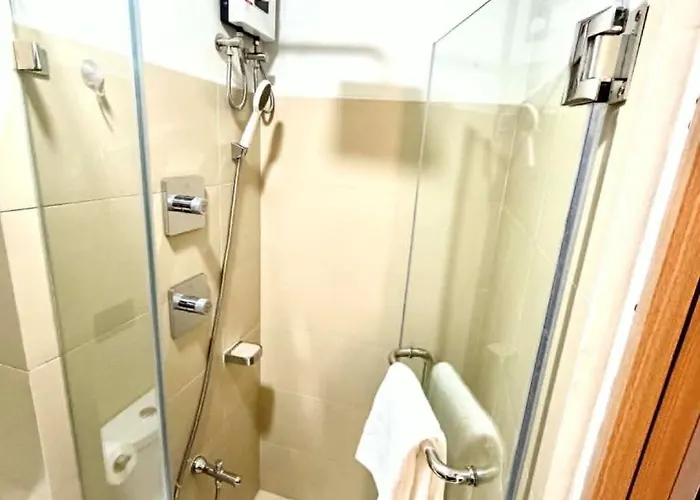 Apartment Simply Modern Staycation - 1br Pool View Walkable To Moa-shore3 Tower4 Manila